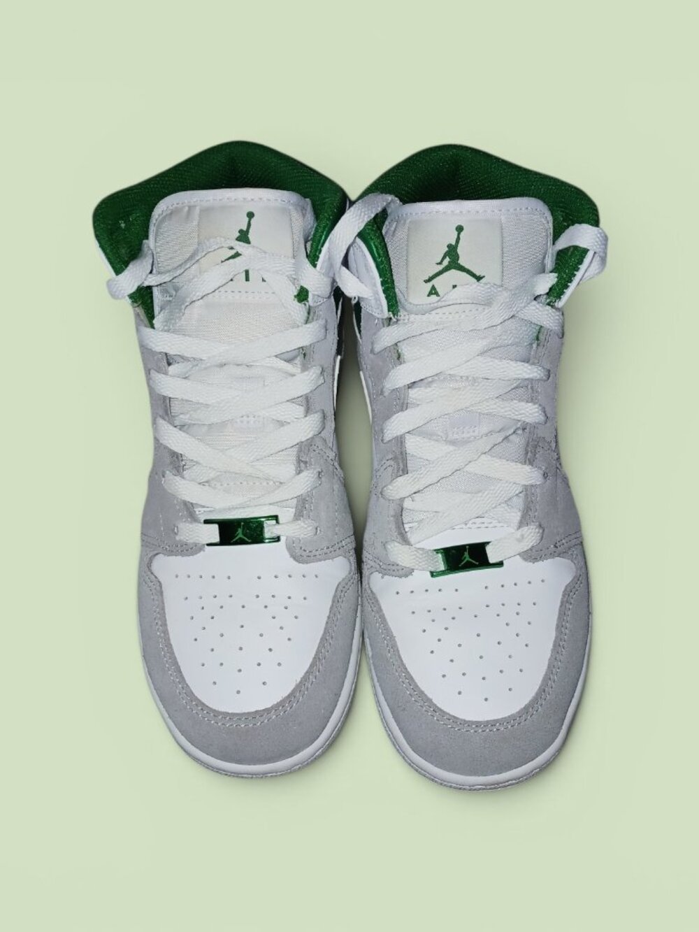 Air Jordan 1 Mid SE Lucky Green White Gray Size 6Y-7.5W Nike Sneakers - Picture 2 of 4